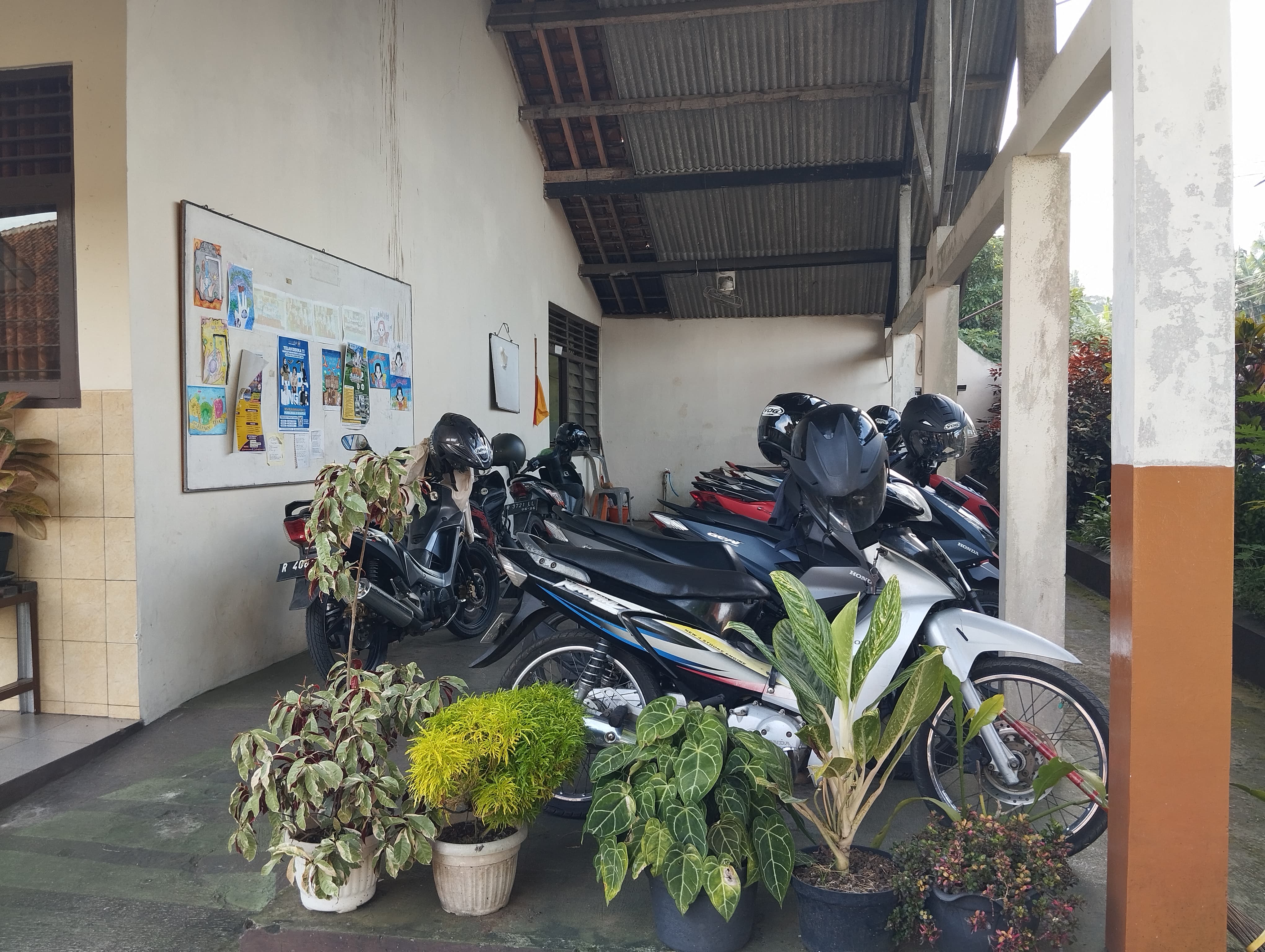 Tempat Parkir Motor